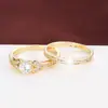 Transfronterizo, deslumbrante, diseño de piedra grande, moderno, lujo ligero, estilo minimalista, anillos de pareja de alta gama, directo del fabricante