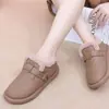 Zapatos de algodón para mujer, nuevo estilo invierno 2026, parte superior de piel, suela plana, antideslizantes, botines para madres, forro de felpa, engrosados para abrigar, botas de nieve