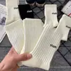 Meias para Homens, Meias Casuais de Cano Médio para Todas as Estações, Antiodor, Absorventes de Suor, Meias Esportivas com Letras, Meias de Basquete, Meias Longas Pretas e Brancas para Meninos