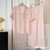 Pijama de Verano con Estampado Hueco de Manga Corta y Pantalón Largo de Seda Helada para Mujer, Estilo Popular en Línea, Conjunto Sencillo de Ropa de Casa para Mujer al por Mayor
