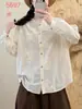 Colección de otoño 2026: Camisa de mujer de manga larga con bordado floral 3D, una camisa nueva casual y dulce estilo bosque