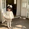 Suéter Rojo para Niña, Elegante Estilo Nuevo de Primavera y Otoño, Abrigo para Bebé de Un Año, Empalme de Malla, Cárdigan de Punto de Invierno para Niños