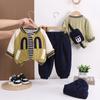Conjunto Fashionável para Meninos 2025 Novas Roupas Estilosas para Bebês Primavera e Outono Conjunto de Três Peças com Mochila de Letra Grande para Bebês e Crianças