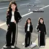 Conjunto de estilo deportivo para niña, nuevo modelo primavera y otoño 2026, conjunto de dos piezas casual y elegante para niños mayores, moderno y genial