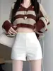 Shorts de Alfaiataria Brancos Femininos 2027 Verão Novo Estilo Roupa Externa Cintura Alta Linha A Emagrecedor Curto para Baixinhas Camada Base Hot Pants