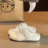 Pantuflas cerradas antideslizantes de estilo coreano, sencillas, de suela plana, sin cordones, para mujer, nuevo modelo verano 2026, casual y versátiles