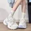 Zapatos de Papá Mariposa Blancos y Azules para Niñas, Nueva Moda Versátiles Ligeros para Estudiantes Primavera 2026, Tenis de Suela Gruesa
