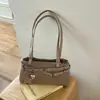 Elegante y simple moda 2026 nuevo bolso de hombro de gran capacidad versátil de nicho para mujer para el otoño y para ir al trabajo