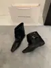 Botines retro estilo francés con tacón oculto, nueva colección otoño 2026 para mujer, con hebilla de cinturón y diseño estilo western, con detalles plisados y de caña apilada