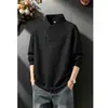 Moletom cinza escuro com zíper e gola inclinada para homens, camiseta de manga longa regular fit pesada para outono/inverno 2026 com decote V cruzado e detalhes em fio prateado