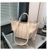 Bolso de mano estilo coreano de diseño de nicho, estilo retro sencillo, nuevo bolso de hombro de gran capacidad y combinable para uso diario (2025)