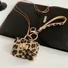 Colar Pingente de Bolsa Estampa de Leopardo em Couro, Design de Moda Vintage, Corrente de Suéter Estilo Old Money, Temperamento de Nicho, Acessório Versátil