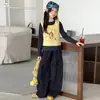 Conjunto de Niña 2026 Otoño Nuevo Estilo: Chaleco de Dibujos Animados, Camiseta Básica, Pantalones Cargo Florales, Ropa Casual de Otoño para Niños