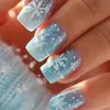 Manicura Navideña Europea y Americana Nueva Uñas Portátiles Azul Gradiente Simple Fresco Copo de Nieve Longitud Media Uñas Portátiles Venta al por Mayor