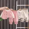 Conjunto Coreano de Moda para Niñas Primavera y Otoño 2025 Nuevo Elegante Chaleco de Doble Bolsillo Conjunto de Tres Piezas de Manga Larga para Niños Pequeños