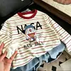 Camiseta de Manga Larga a Rayas de Algodón Puro, Nueva Moda Primavera y Otoño para Niños, Estilosa y de Corte Holgado, Camiseta Básica Versátil para Niños Mayores