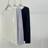 Camiseta de lyocell y lino de color liso con protección solar y tacto texturizado, corte holgado y relajado, top verde adelgazante de manga larga y cuello redondo