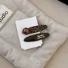 Presilha de Cabelo Cor de Chocolate com Estampa de Leopardo Estilo Coreano, Presilha Lateral para Mechas da Versão Coreana, Visual Elegante e de Alta Qualidade, Grampo de Cabelo