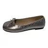 Sapatilhas de Couro Macio Estilo Retrô Francês Femininas de Boca Rasa Sapatos Femininos Sapatos Pequenos de Couro com Laço Sapatilhas de Sola Macia Sapatos Náuticos Sapatilhas de Salto Baixo Delicadas