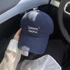 Gorra de Béisbol Simple Azul Marino Estilo Coreano con Bordado de Letras de Ala Ancha para Hombres y Mujeres, Sombrero de Protección Solar de Gama Alta con Corona Suave