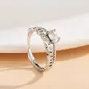 Anillo de Moda 2024 Plateado con Microincrustaciones, Diseño Hueco de Doble Capa de Nicho, Anillo Versátil para Mujer, Lujo Ligero, Venta Directa del Fabricante