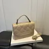 Bolso pequeño cuadrado elegante y versátil con correa de cadena, un diseño popular del verano de 2026
