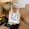 Bolso Cubo con Estampado de Graffiti de Diseño de Nicho de Comercio Exterior para Mujer 2025 Nuevo Bolso de Hombro Cruzado Bolso de Mano Lindo de Dibujos Animados