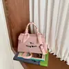 Bolsa de Veludo Transfronteiriça Pequena Quadrada para Mulheres Decoração com Lenço de Seda Fivela de Travamento Bolsa de Ombro Transversal Mini Bolsa Pequena Retrô