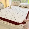 Colcha con diseño de encaje, acolchada y rellena, pieza única, cubierta de cama de invierno gruesa y con forro polar, protector de colchón, juego de tres piezas