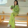 A principios de primavera, un conjunto completo de ootd estilo coreano de alta gama con vestido de hermana mayor real y un suéter verde casual para traje de mujer