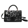 Bolso de Mano de Leopardo Moderno y Sencillo para Mujer, Nuevo Estilo 2026, Bolso de Hombro con Bloques de Color Elegante, Bolso Cruzado Cuadrado Pequeño Elegante y Único