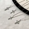 Colar Pingente Cruz com Zircônia e Pérola Totalmente Cravejado para Mulheres, Design Minimalista de Nicho, Acessório de Corrente para Suéter de Luxo Leve de Alta Qualidade