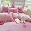 Conjunto de Quatro Peças em Algodão de Fibra Longa Estilo Menina Francesa Bordado Morango Babado Capa de Edredom Estilo Princesa Algodão Puro Todo Algodão Toque de Luxo Verão
