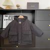 Chaqueta acolchada de algodón de invierno nueva 2023 para niños, engrosada, cálida, color liso, bolsillo grande, chaqueta acolchada de algodón para niños y niñas, entrega de una sola pieza