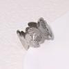 Anillo de acero inoxidable estilo Joker simple con apertura de estilo europeo y americano que no se desvanece y diseño de nicho chapado en oro de 18 quilates.