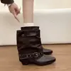 Botas de Perna para Calças com Fivela Fashion de Calibre Grande Femininas 2026 Novas Botas Curtas Quadradas Retro Botas de Motocicleta