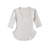 Camiseta Sexy Estilo Cartoon Valoriza a Silhueta com Decote em U Expondo a Clavícula e Mangas Médias para Mulheres, Nova Blusa Base Slim-Fit de Verão