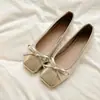 Sapatos Mary Jane de bico quadrado baixo 2026 slip-on sapatos femininos de noite salto baixo superfície de couro calcanhar retrô novo estilo outono laço