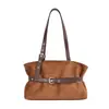 Bolsa tote de camurça de nicho coreana transfronteiriça para mulheres, nova moda outono e inverno 2025, bolsa tipo balde, bolsa de ombro e axila para o dia a dia