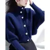 26 Suéter de Punto Elegante con Cuello Alto de Botones Individuales Estilo Perezoso de Invierno Top Corto Versátil de Manga Larga para Mujer