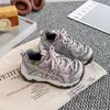 Tênis Esportivo Infantil 2026 Primavera e Outono Novo Estilo Moda Masculina Sapatos Baixos Casuais Versáteis para Meninas Sapatos de Bebê Antiderrapantes
