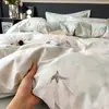 Juego de cuatro piezas de algodón puro cepillado grueso y cálido para otoño e invierno, totalmente de algodón, seguro para bebés, floral, ropa de cama amigable con la piel, funda de edredón, juego de ropa de cama