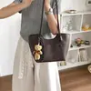 A bolsa tote retrô popular deste ano para mulheres, novo estilo de verão 2026, bolsa de ombro color block, bolsa de axila para o dia a dia