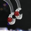 Pendientes de nicho de lujo ligeros, de moda, sencillos, elegantes, combinables con todo, para otoño e invierno, nuevos pendientes de círculo de perla roja en forma de C.