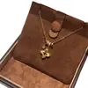 Collar Colgante Flor Hueca Color Dorado Lujo Ligero para Mujer, Cadena para Clavícula Elegante de Gama Alta Estilo Francés