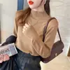 Suéter macio de outono e inverno para mulheres, modelagem solta, gola alta discreta, base de tricô, estilo novo, blusa interna suave