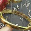 Pulsera de Empuje y Tirón Símbolo de Fortuna Flor de Ciruelo Dorada para Mujer, Adecuada para Eventos de Ventas, Regalo Invertido para Parejas