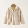 Chaqueta de forro polar para niña, nuevo estilo otoño/invierno, engrosada para abrigar, con cuello alto y cierre de cremallera, top de lana de cordero para niños, ropa para niños