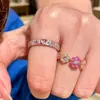 Anel de Flor Brilhante com Pedras de Diamante para Mulheres, Fashion e Versátil, com um Toque de Luxo, Estilo Doce e Delicado, Anel Aberto
