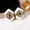 Pendientes de Botón Geométricos Vintage Tachonados con Diamantes, Estilo de Nicho con un Ambiente Cortesano, Pendientes de Gama Alta Simples y Versátiles